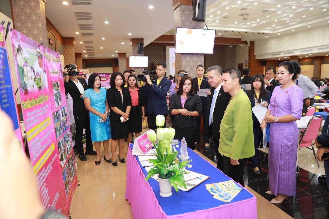 สำนักงานผู้ตรวจการแผ่นดิน ร่วมกับ จังหวัดลำพูน จัดงานสัมมนา “ผู้ตรวจการแผ่นดินเปิดบ้านคุณธรรม”และการศึกษาดูงานเพื่อเพิ่มศักยภาพเครือข่ายผู้ตรวจการแผ่นดินตามโครงการบูรณาการเครือข่ายโรงเรียนคุณธรรม จริยธรรม และองค์กรธรรมาภิบาลผู้ตรวจการแผ่นดิน